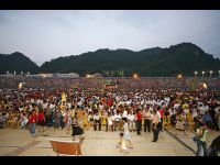 The concert venue fills with people. All proceeds from the concert go to Dragon's Heart Foundation.