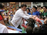Jackie gives coats to the children.