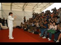 Wow! So many photographers. Can you spot Jackie's assistant, Dorothy?