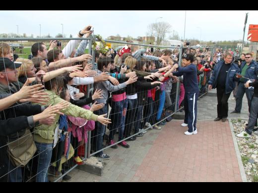 Jackie greets fans who came to the set to visit.